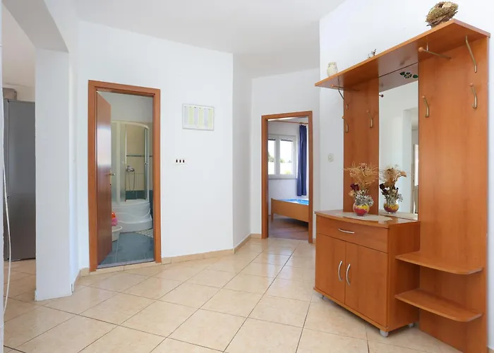 Апартаменты With Parking Space Grebastica, Sibenik - 11301 Шибеник