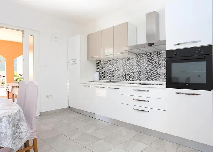 With Parking Space Grebastica, Sibenik - 11301 Апартаменты Шибеник