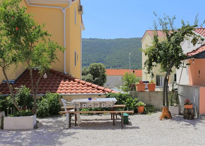 公寓 With Parking Space Grebastica, Sibenik - 11301 *